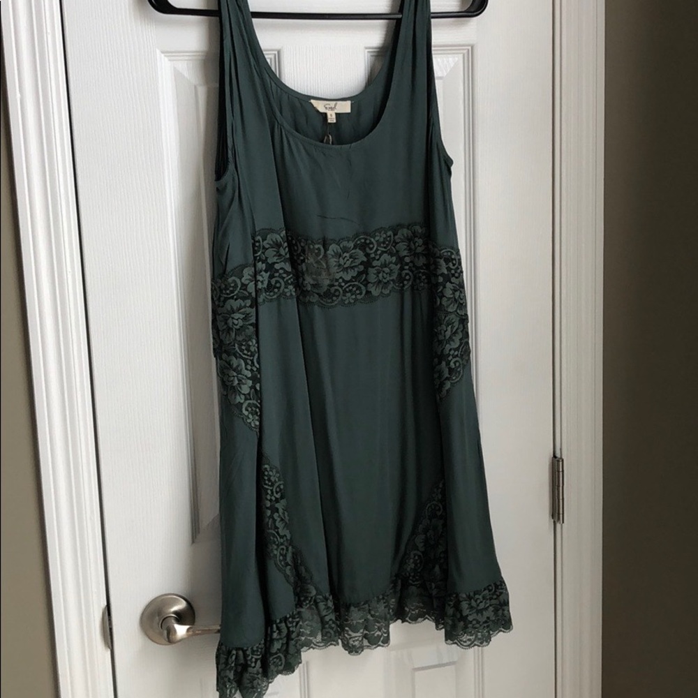 NWT Easel brand green and lace tunic